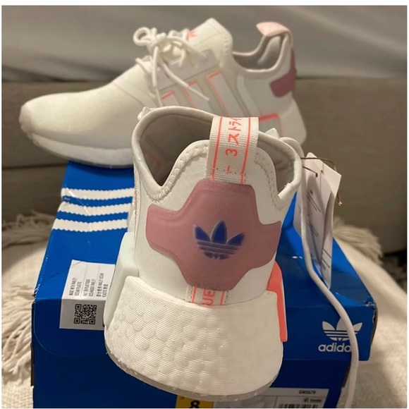 Adidas Women’s NMD R1 Originals (style GW5679) - Picture 5 of 6